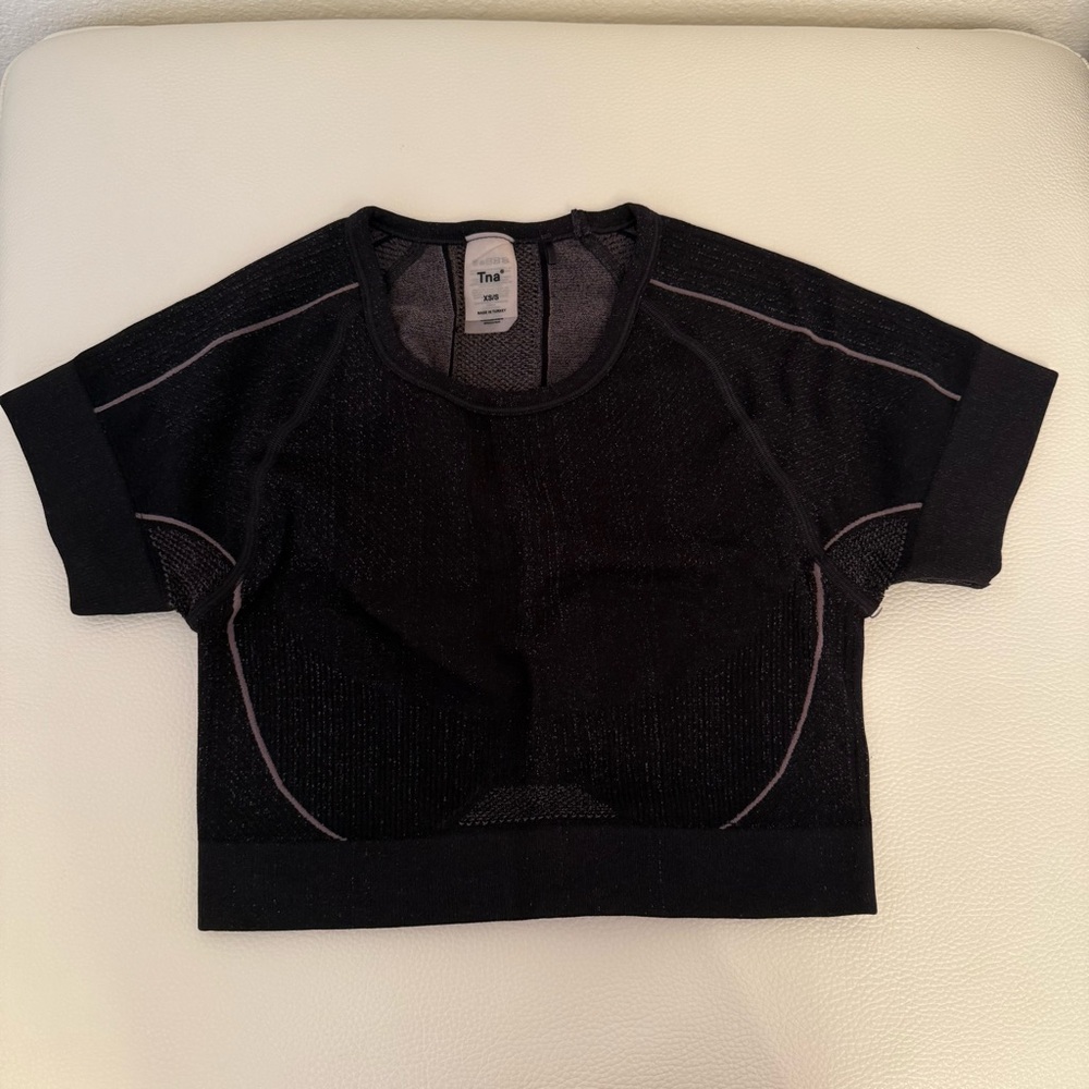 Aritzia TNA Crop Top